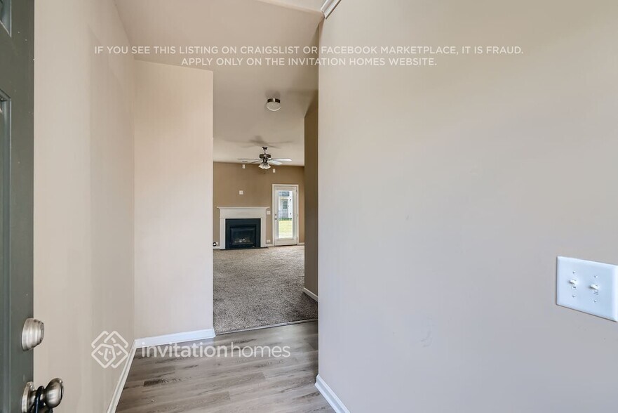 Building Photo - 3928 Lake Manor Way