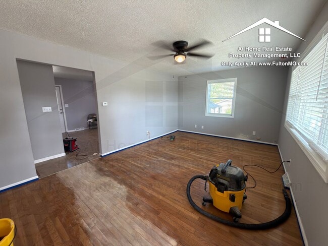 Building Photo - 607 Crestwood Dr