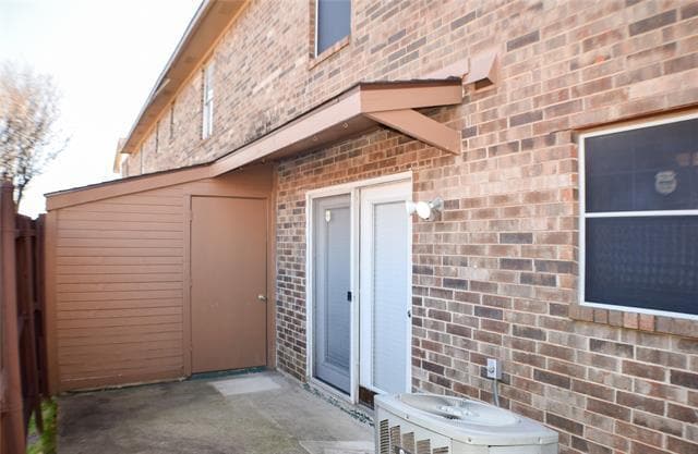 Building Photo - 916 Cedar Terrace