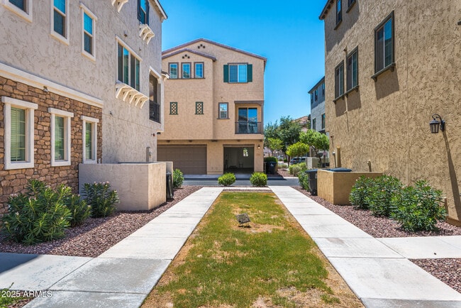 Building Photo - 1737 E Dogwood Ln