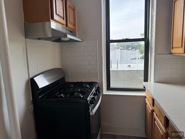 Building Photo - 1 bedroom in Queens NY 11106