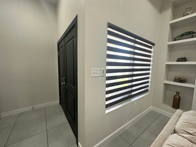 Building Photo - 1717 Fresnillo Dr