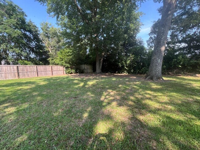 Building Photo - 3290 Valencia Dr