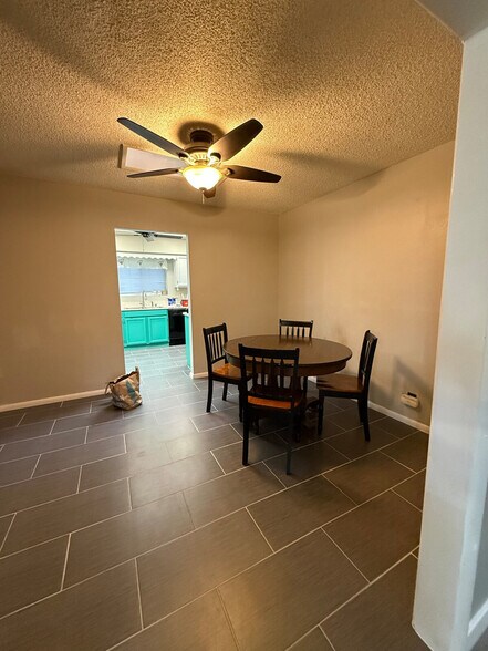 Building Photo - 600 NE 3rd St