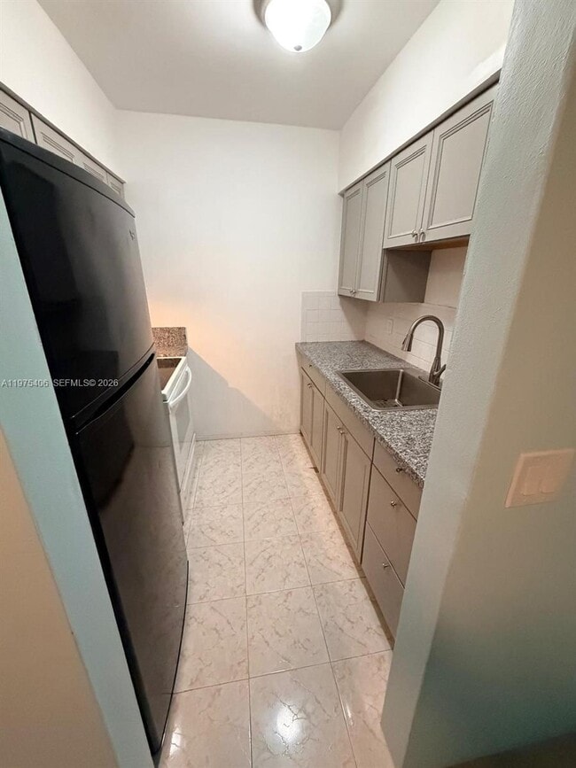 Building Photo - 450 Layne Blvd