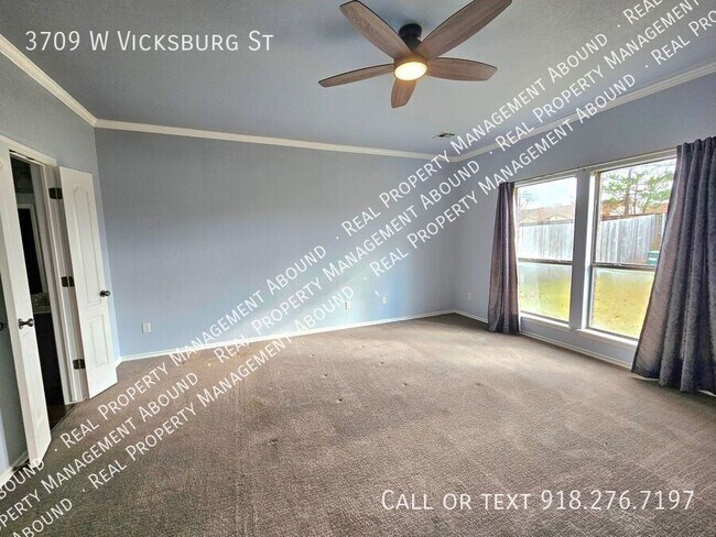 Building Photo - 3709 W Vicksburg St