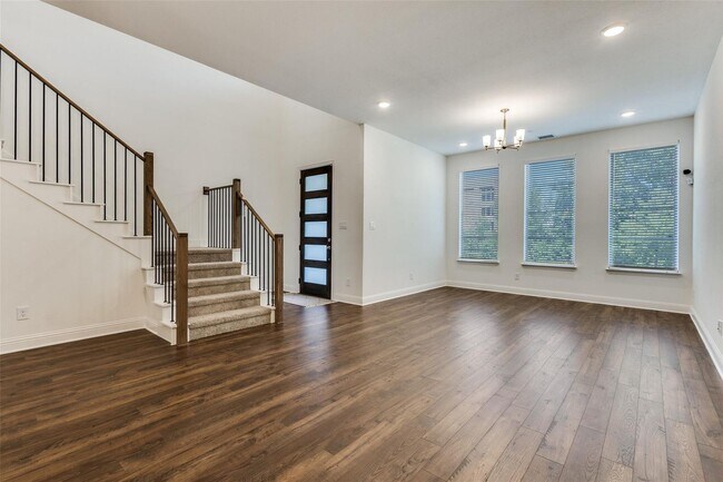 Building Photo - Gorgeous New Townhome!
