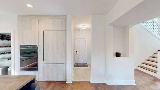 Building Photo - 1220 Lomax Ave