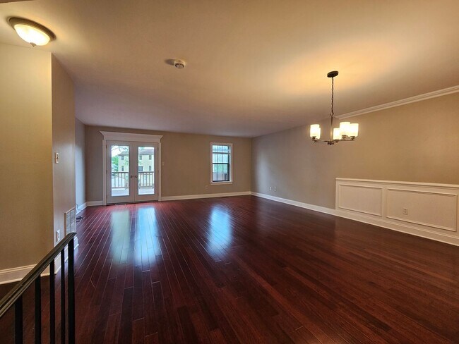 Building Photo - 3 Bedroom 1.5  bathroom End unit Townhouse near Bethlehem Catholic High School.