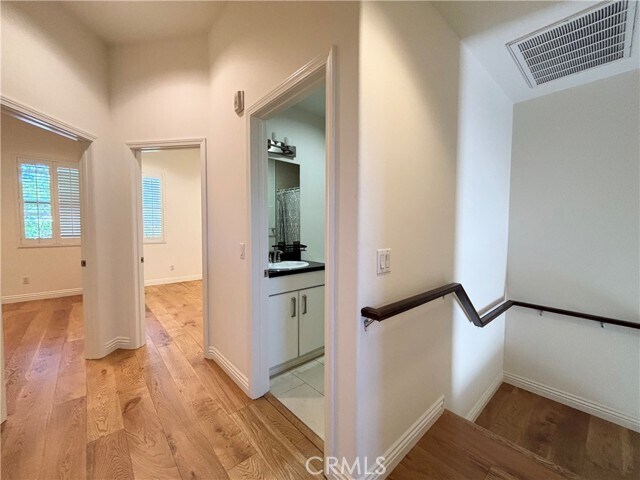 Building Photo - 441 N Los Robles Ave