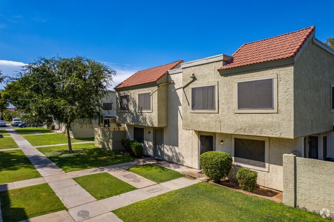 Primary Photo - Por Of Hallcraft Villas West