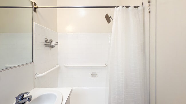 Building Photo - 649 N Irving Blvd