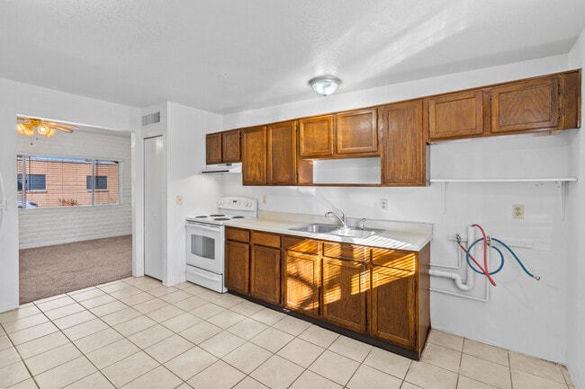 Building Photo - 4535 E Bellevue St