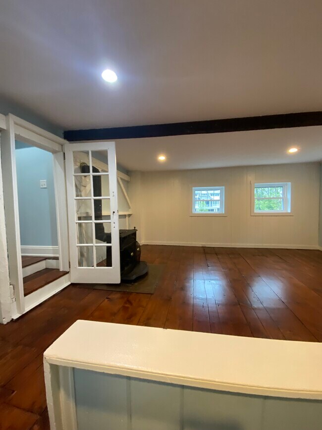 Upstairs Den - 509 S Bethlehem Pike