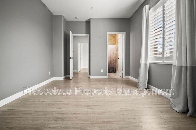 Building Photo - 2234 Capistrano Way