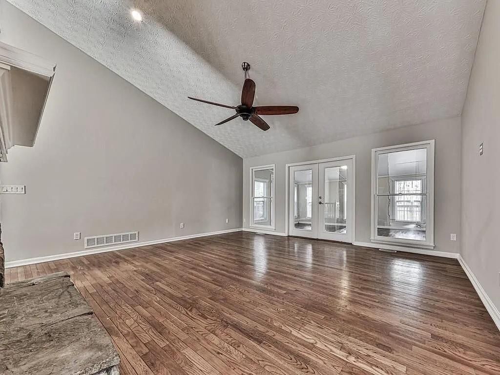 Building Photo - 2189 Chartwell Dr
