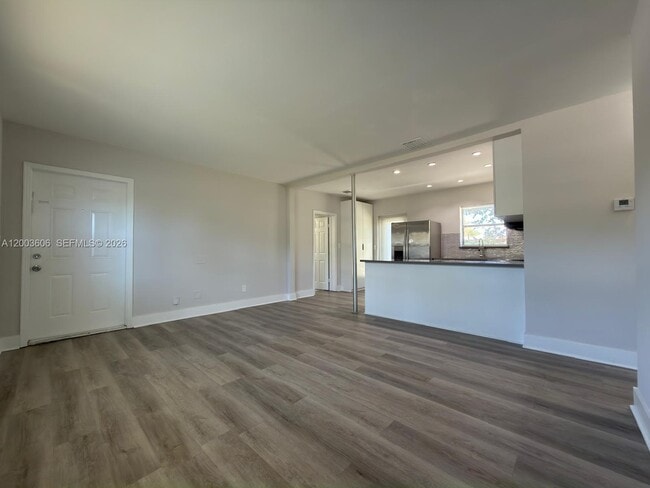 Building Photo - 1325 NW 11th Ct