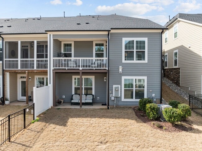 Building Photo - Like new townhome in Wykoff!