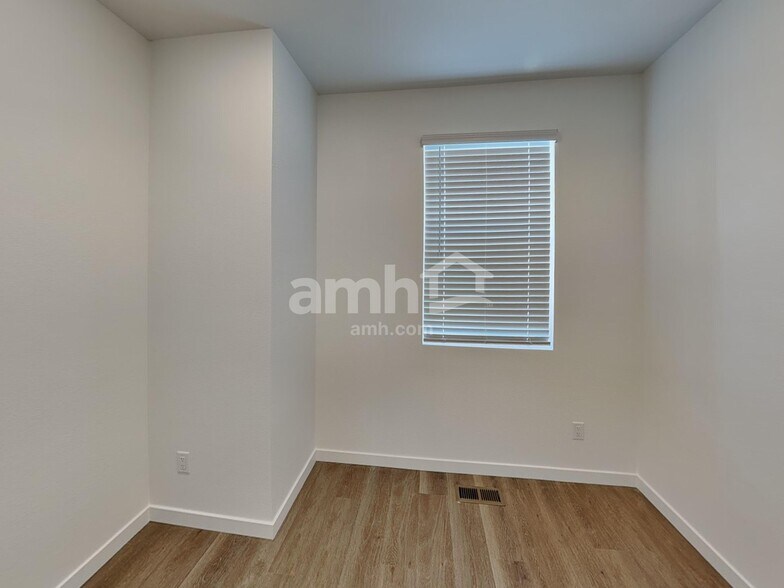 Building Photo - 23532 E 3rd Pl