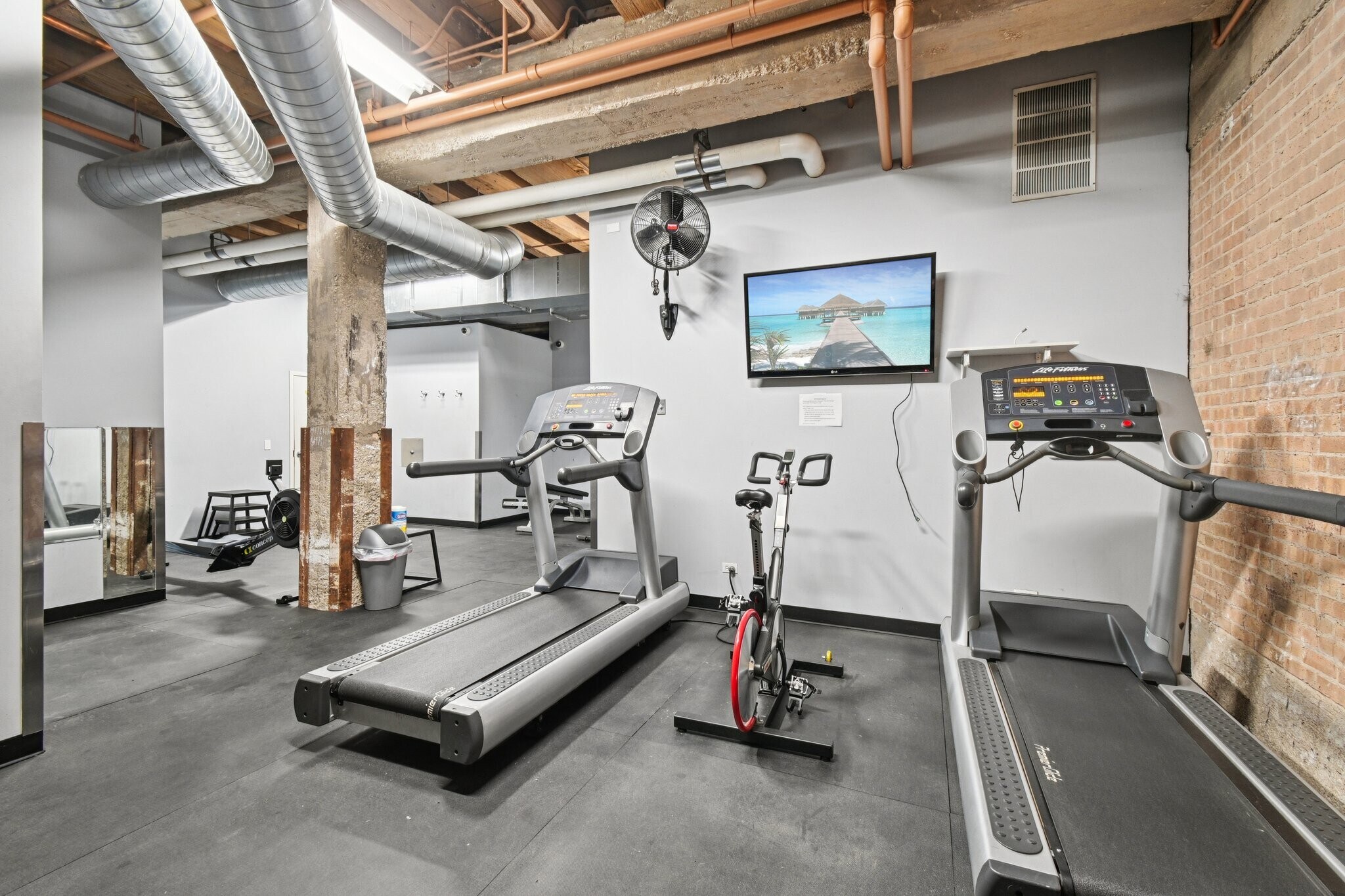 Building Photo - 333 S Desplaines St