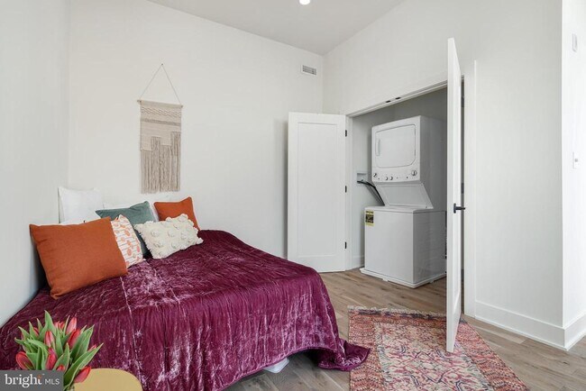 Building Photo - 1822 N Front St