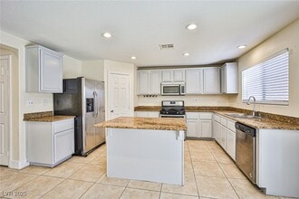 Building Photo - 8338 Lavender Jade Ct