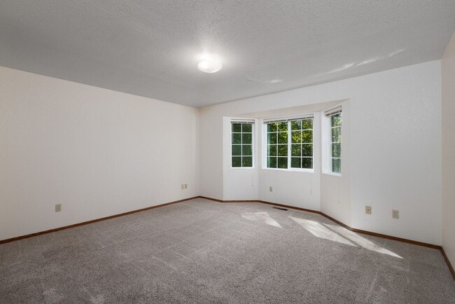 Building Photo - Charming 3-Bedroom Duplex Minutes from JBL...