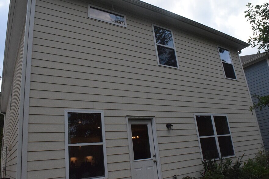 Building Photo - 5925 Pinnacle View Rd