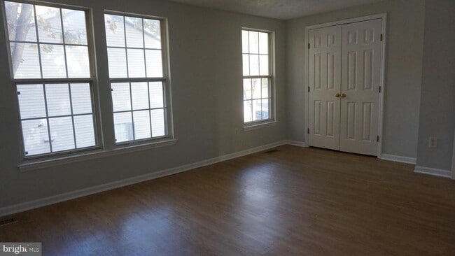 Building Photo - 6068 Laurel Wreath Way