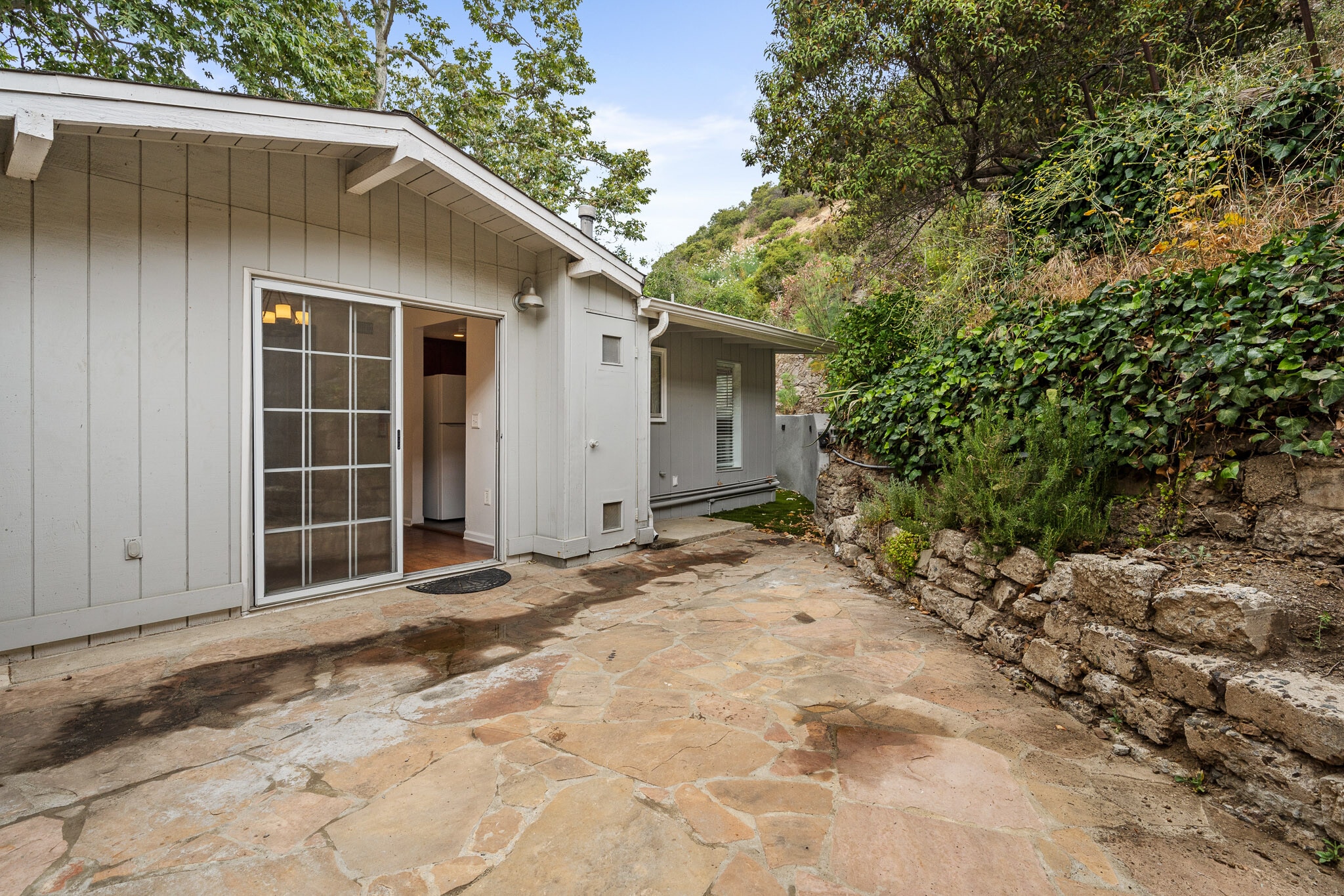 Building Photo - 1628 N Beverly Glen Blvd