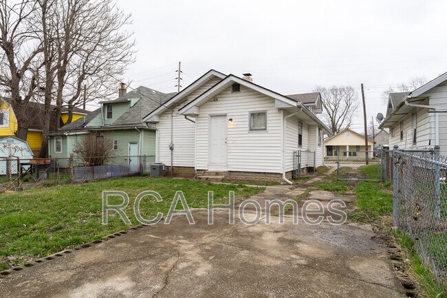 Building Photo - 410 S Rural St