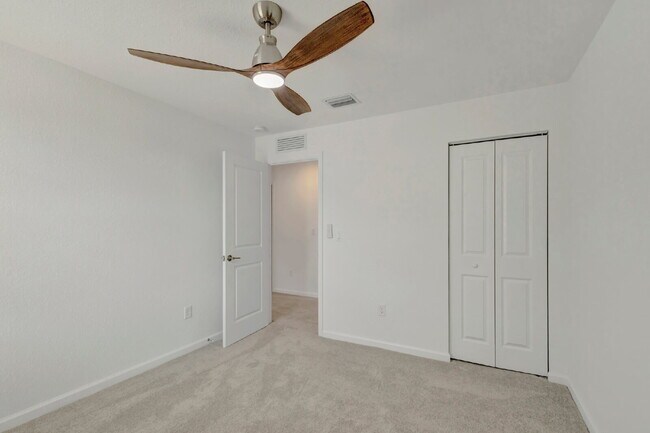 Building Photo - Luxurious Living: Spacious 5-Bedroom Home with Scenic Views in Port Saint Lucie!