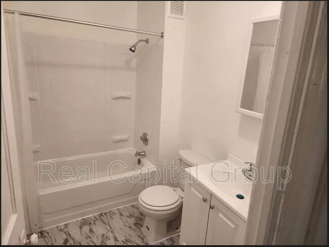 Building Photo - 408 Woodlawn Ave