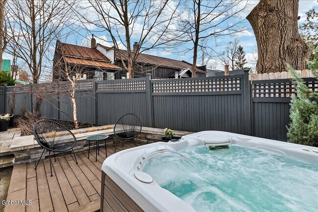 Building Photo - 18 Granite St