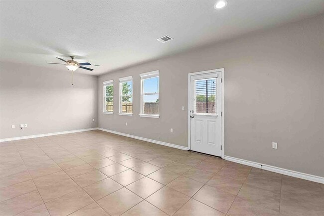Building Photo - 11724 Saddle Rock Dr