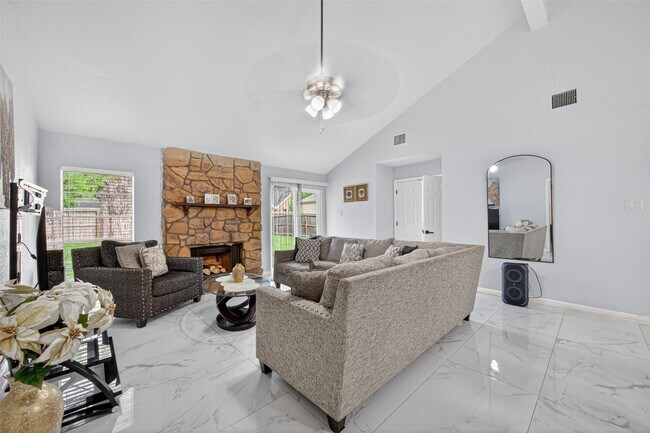 Building Photo - 14310 Royal Hill Dr