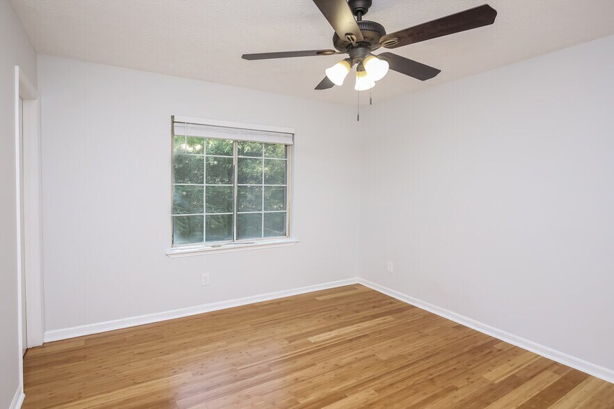 Building Photo - 1890 Lamplighter Way