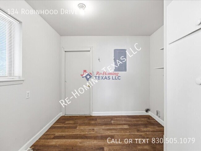 Building Photo - 134 Robinhood