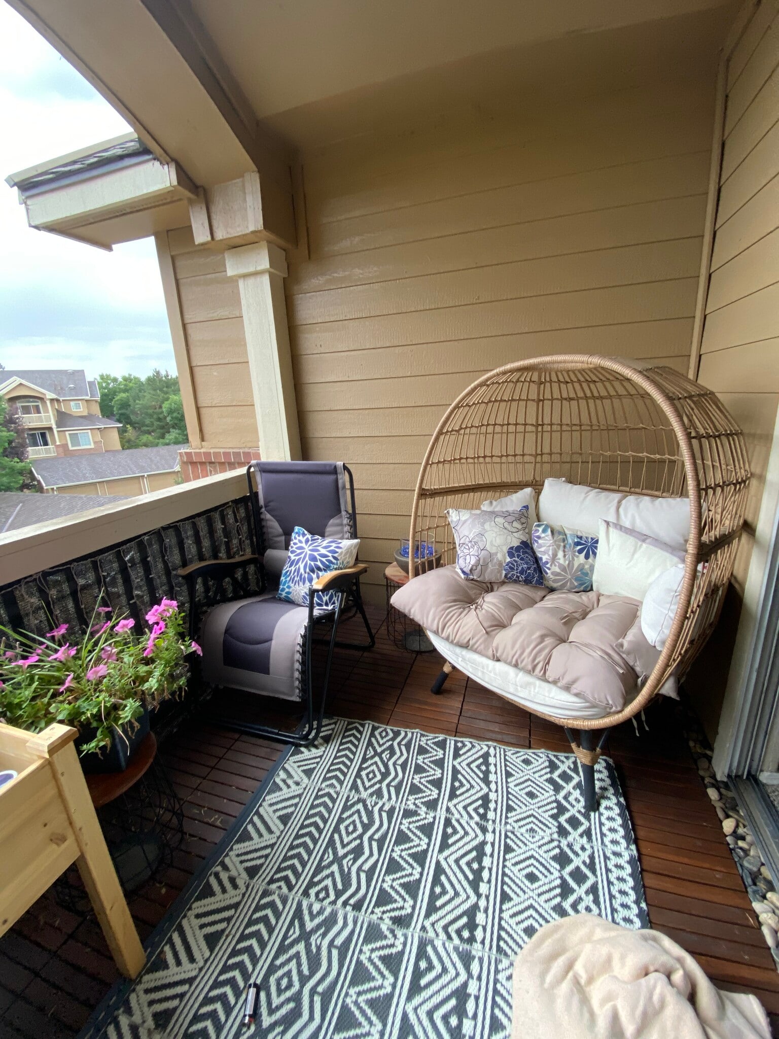Private Balcony - 1641 W Canal Cir, 735