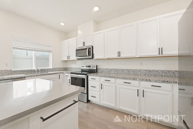 Building Photo - 3 BR/2.5BA | Newly Renovated Single Family Home | 1-Car Covered Parking | Nice backyard