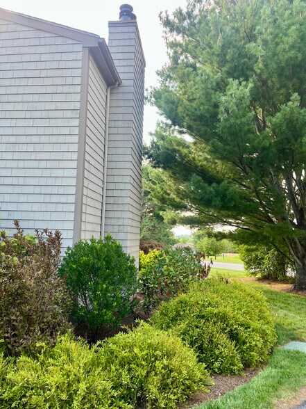 77 Windward is an end unit, with mature landscaping to provide exra privacy - 77 Windward Ln