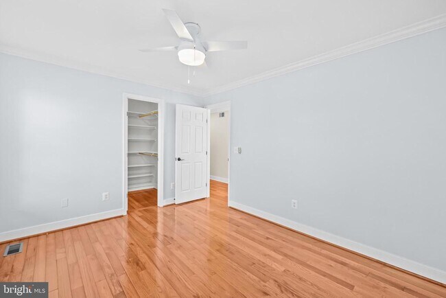 Building Photo - 46564 Hampshire Station Dr