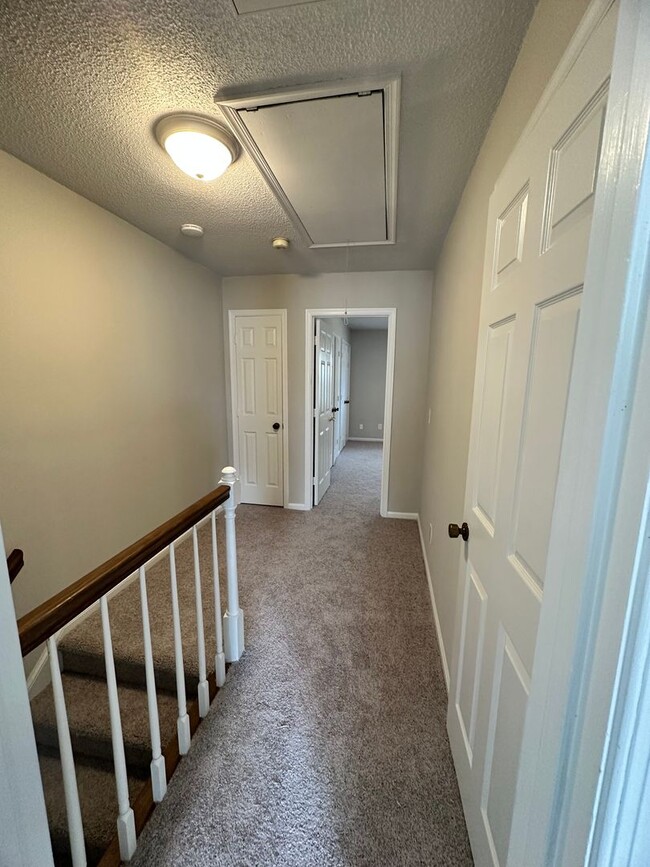 Building Photo - Freshly renovated 2BR 2.5BA Townhome