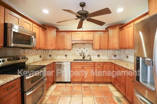 Building Photo - 3702 E 85th Pl