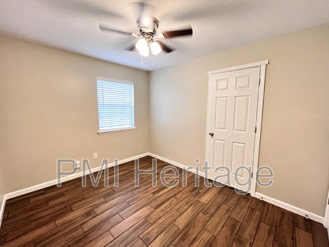 Building Photo - 2100 Cottonwood Pl
