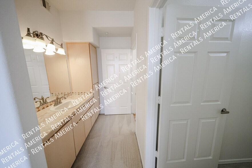 Building Photo - 5303 N 7th St