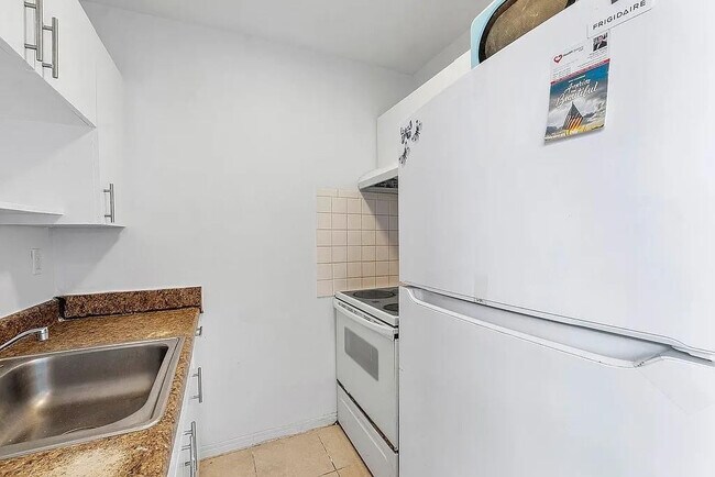 Building Photo - 14950 N Miami Ave