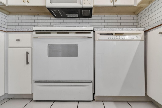 Building Photo - 3150 Meridian Way S