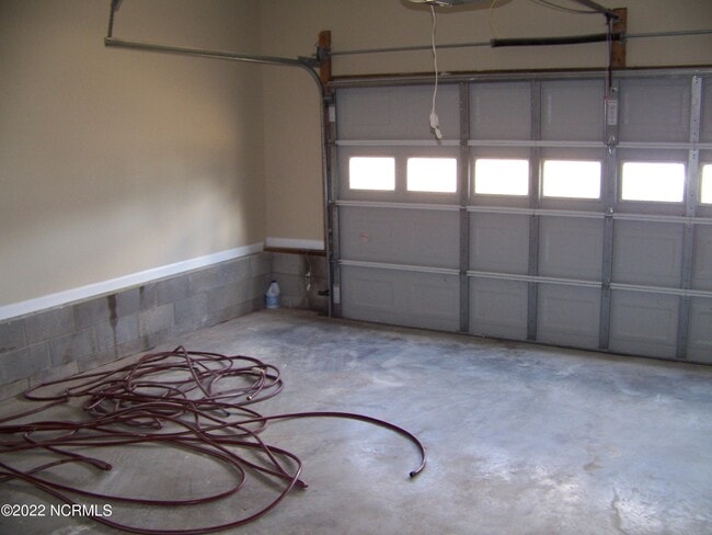 Building Photo - 105 Antler Dr