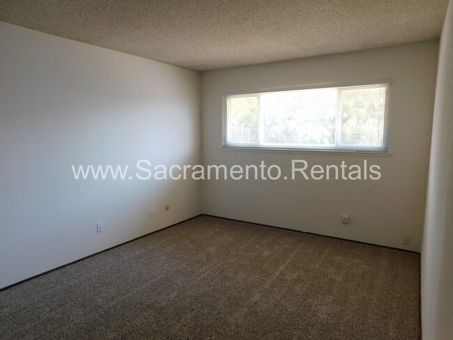 Building Photo - Orangevale 2bd/1ba Duplex with Garage
